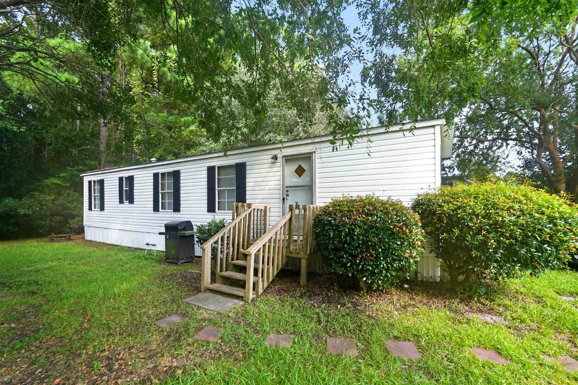 869 Hilander Dr. Photo 3
