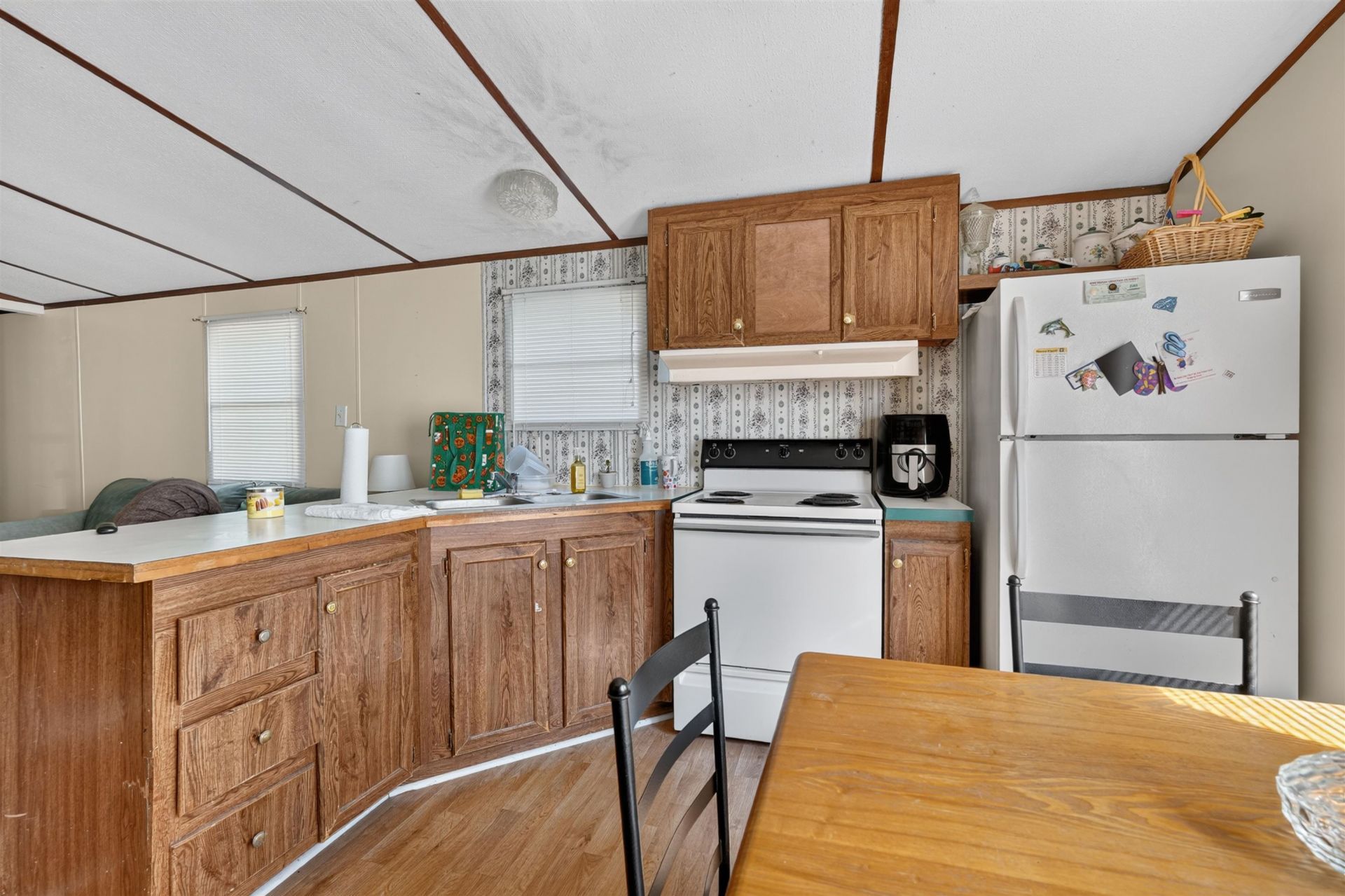 869 Hilander Dr. Photo 6