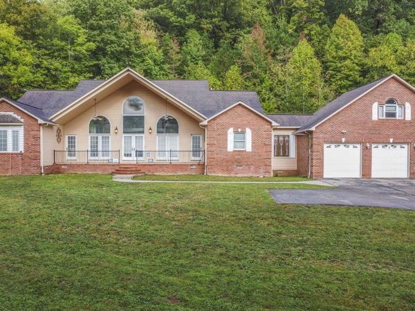 799 Twin Hills Lane , Jacksboro, TN 37757