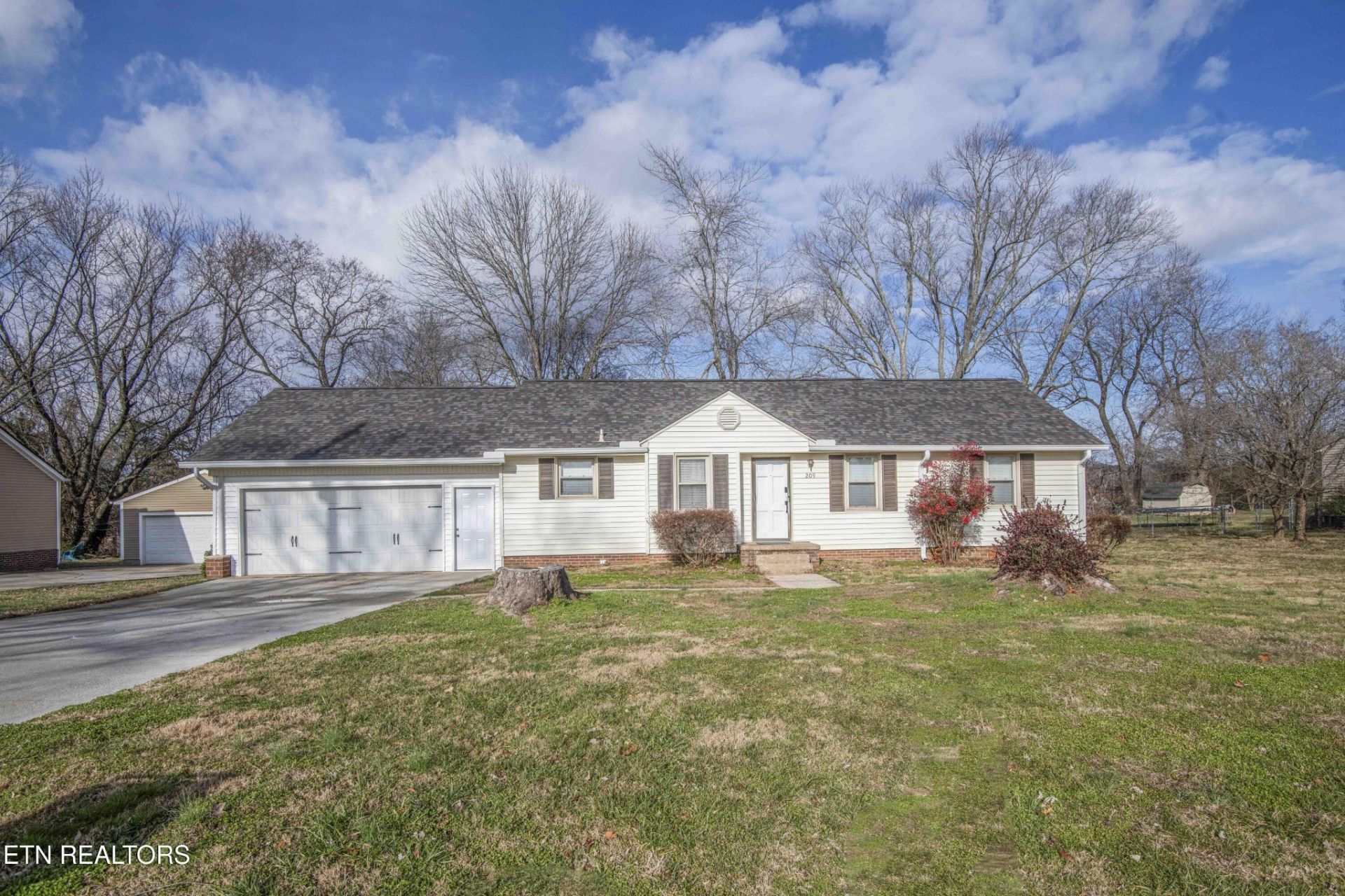 209 N Laurel Circle, Knoxville, TN 37912 Main Photo