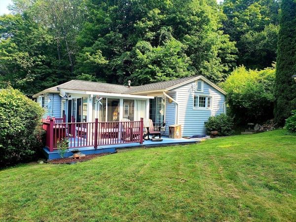 28 Hampden St, Chester, MA 01011