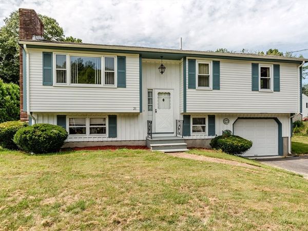 21 Evergreen Drive, Swansea, MA 02777