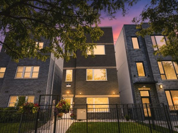 4053 S Prairie Avenue, Chicago, IL 60653