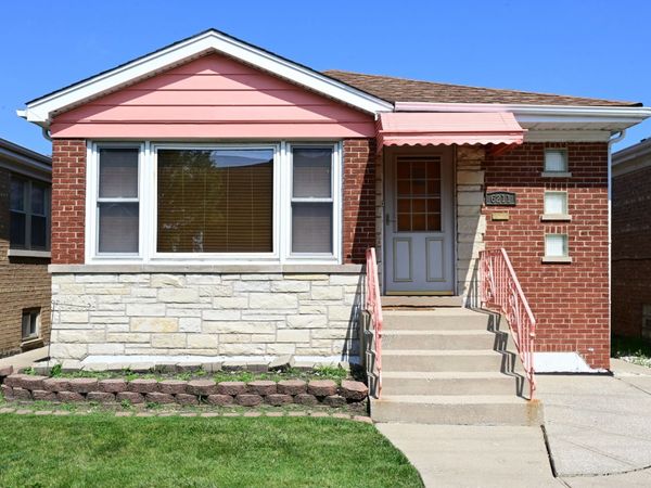 6211 N Nagle Avenue , Chicago, IL 60646