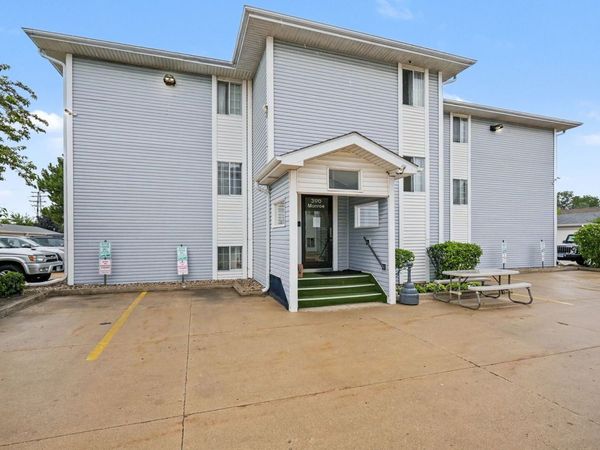 3170 W Monroe Street, Unit 212, Waukegan, IL 60085