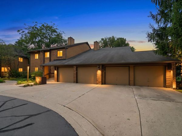 650 WAVERLY Drive , Unit D, Elgin, IL 60120