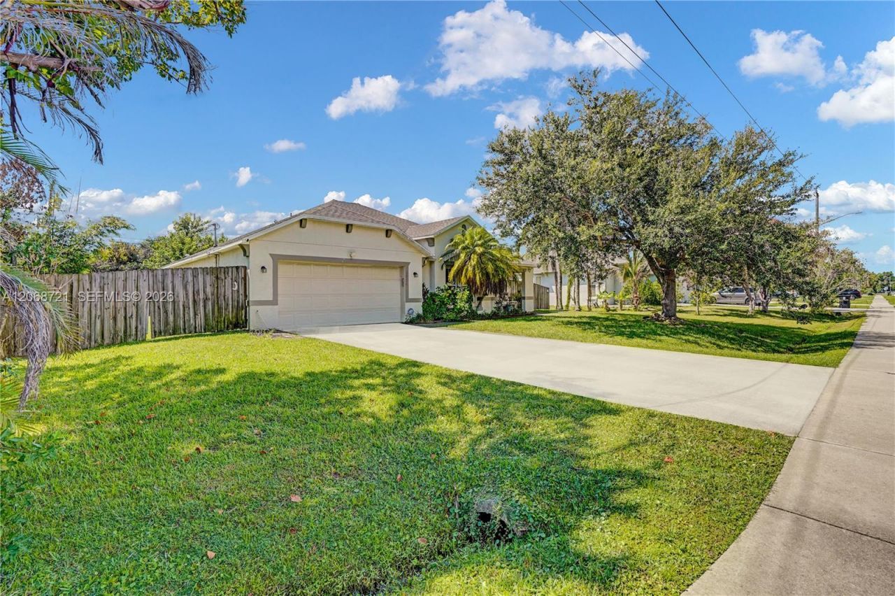 2826 SE Melaleuca Blvd, Port Saint Lucie, FL 34952 Photo