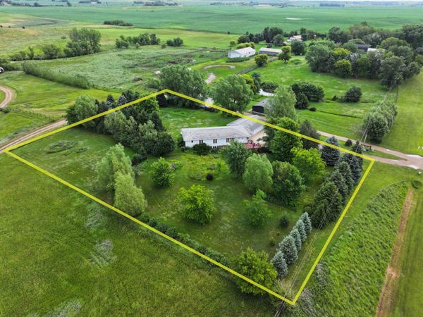 1806 Hwy 9 , Spirit Lake, IA 51360