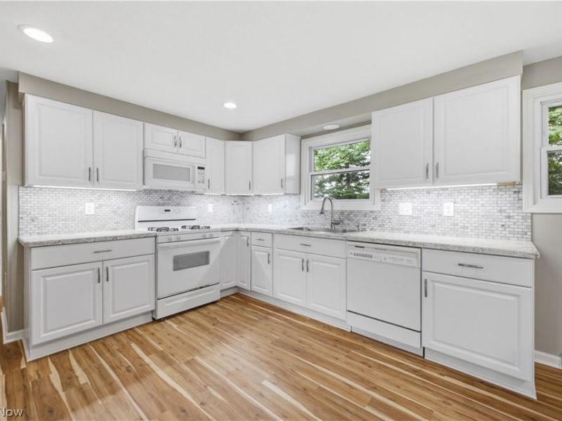 1734 Shannon Circle, Mineral Ridge, OH 44440 Photo 13