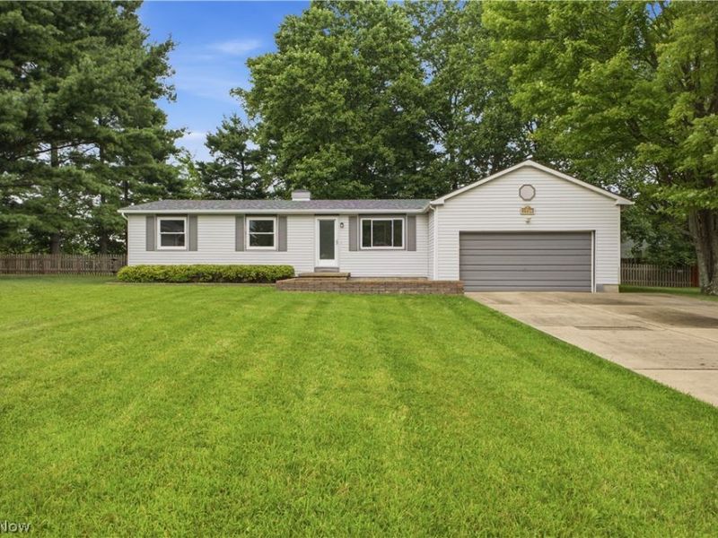 1734 Shannon Circle, Mineral Ridge, OH 44440 Photo 3