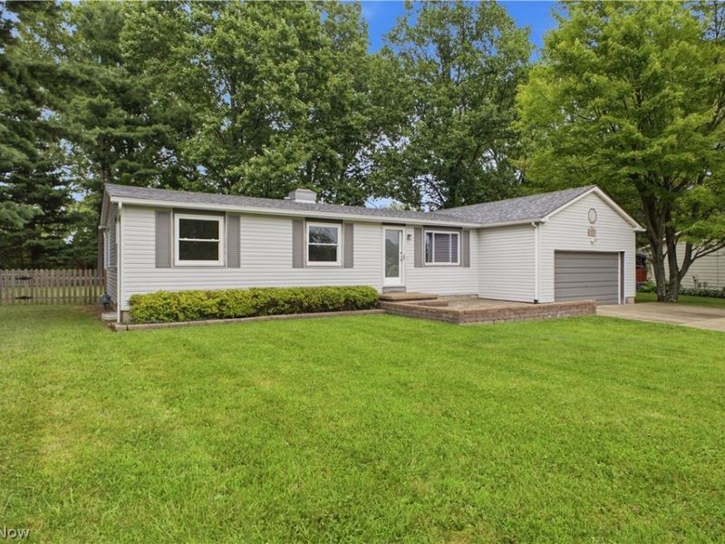 1734 Shannon Circle, Mineral Ridge, OH 44440 Photo 5