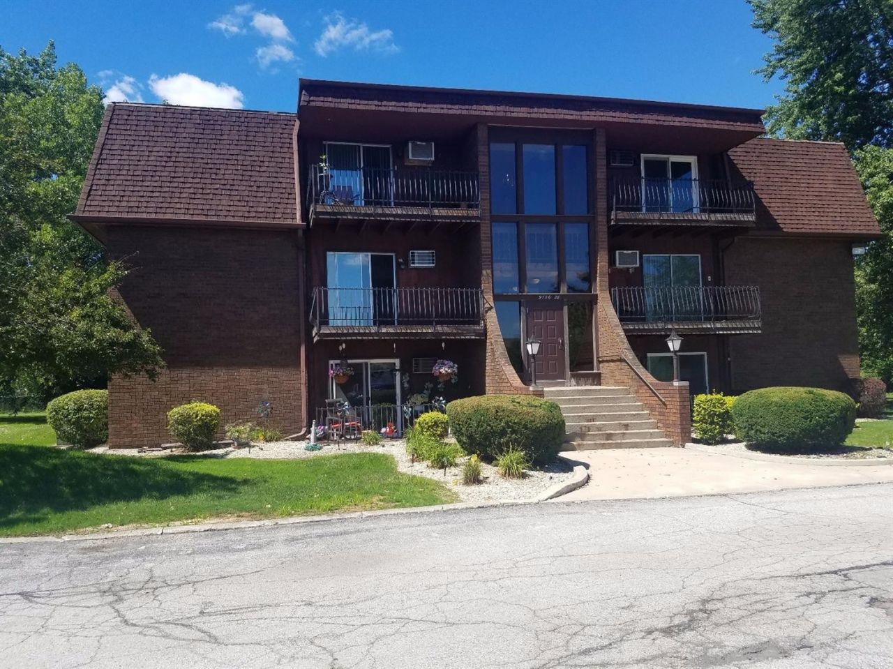 9726 5th Street, Unit 1d, Highland, IN 46322 Main Photo