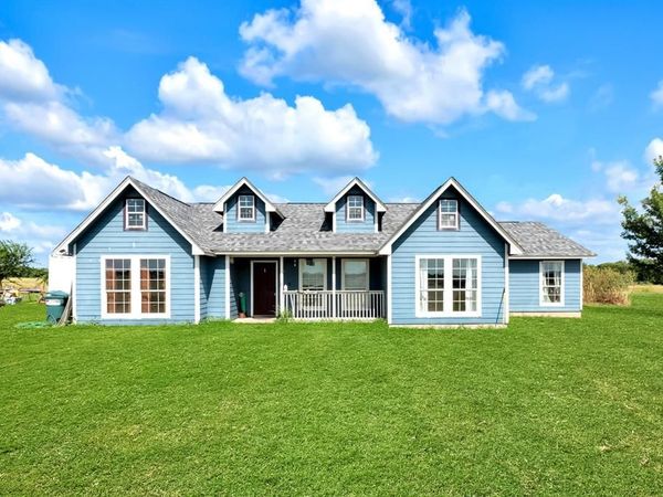 5304 E Line Road, Whitewright, TX 75491