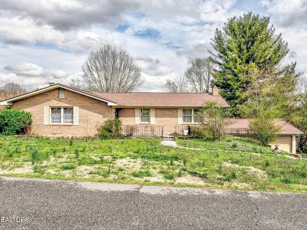 921 Hilltop Drive, Jacksboro, TN 37757