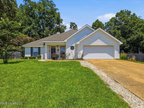 906 Oakwood Cove, Pearl, MS 39208