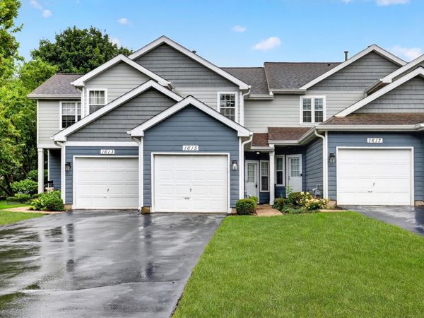 1615 Woodcrest Circle , Mundelein, IL 60060