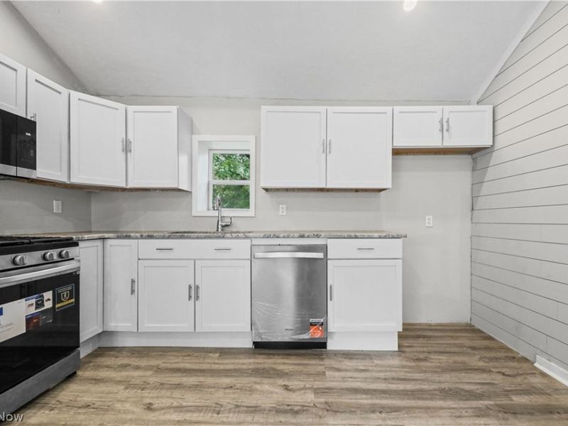 5519 N Freedom Street, Ravenna, OH 44266 Photo 8