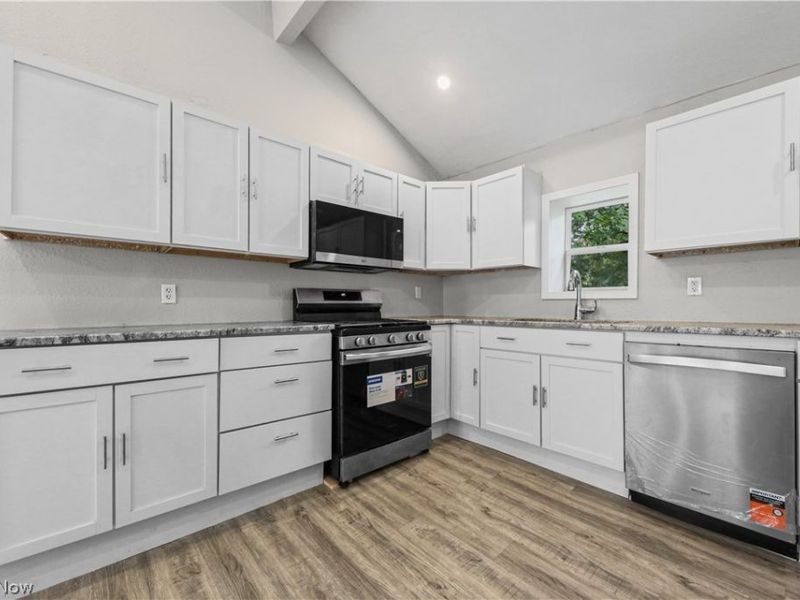 5519 N Freedom Street, Ravenna, OH 44266 Photo 9