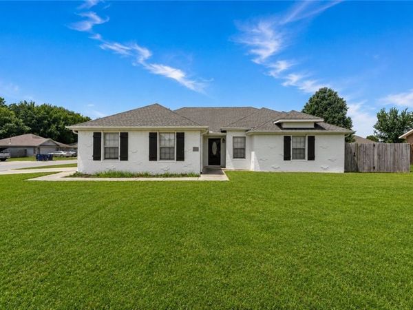 1600 Whirlaway Lane , Prairie Grove, AR 72753
