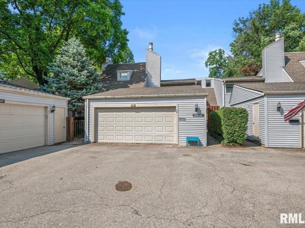 38 COUNTRY Place, Springfield, IL 62703