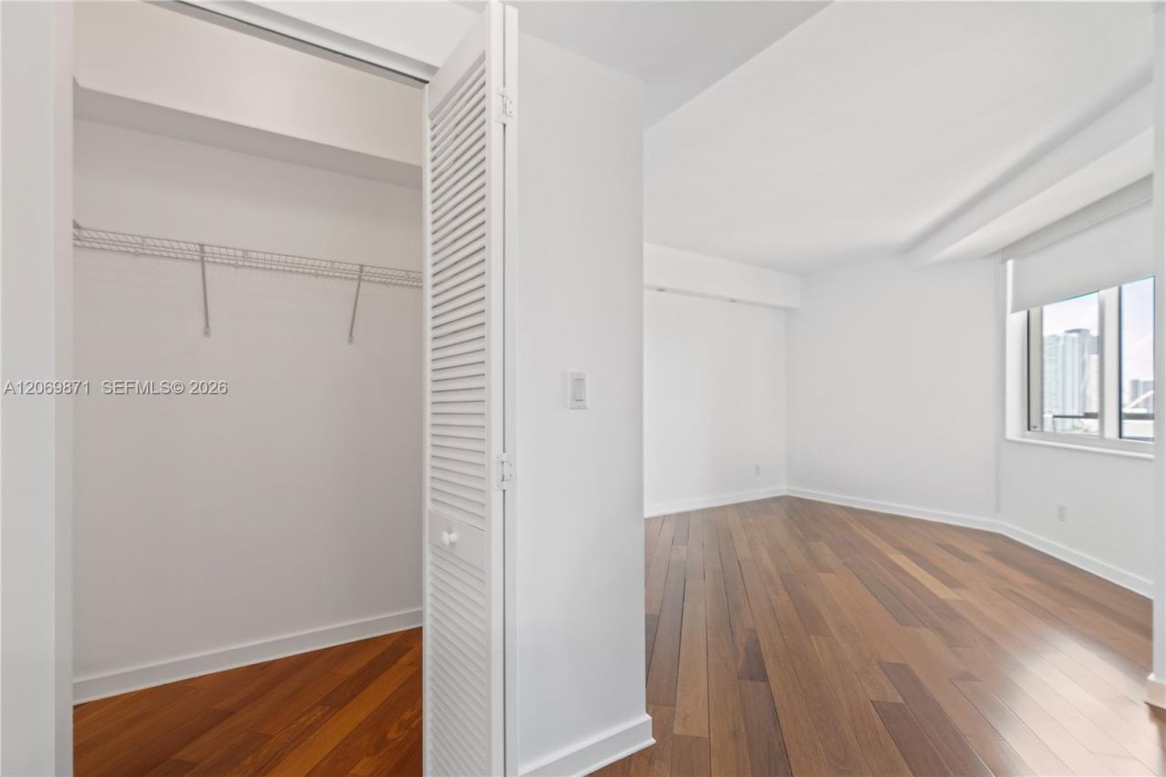 325 S Biscayne Blvd , Unit 2522, Miami, FL 33131 Photo