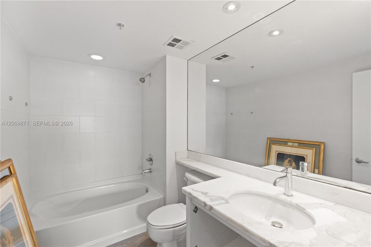 325 S Biscayne Blvd , Unit 2522, Miami, FL 33131 Photo