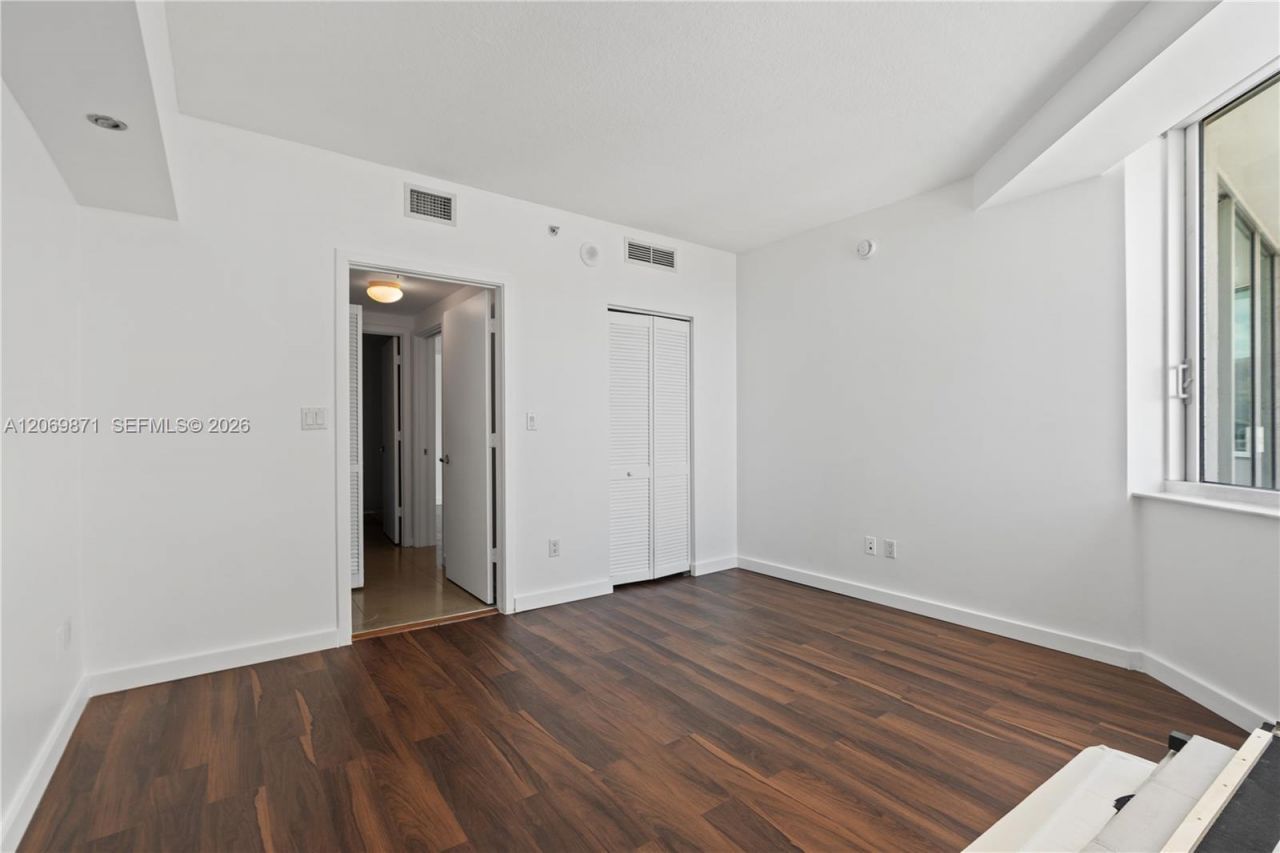 325 S Biscayne Blvd , Unit 2522, Miami, FL 33131 Photo