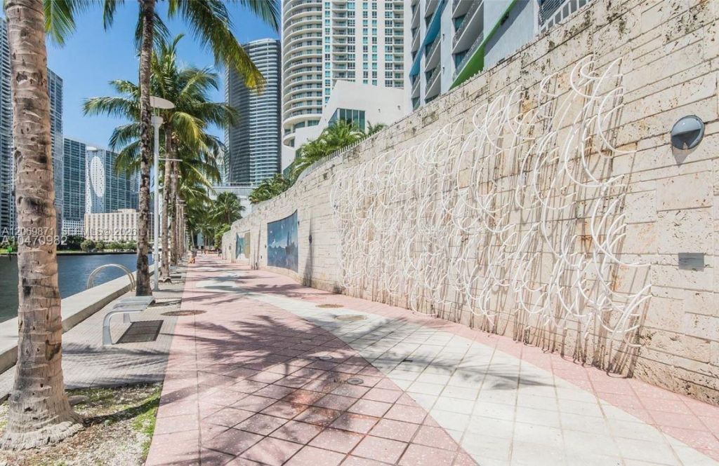 325 S Biscayne Blvd , Unit 2522, Miami, FL 33131 Photo