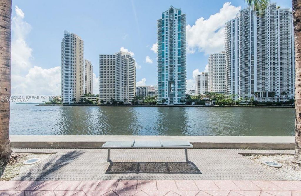 325 S Biscayne Blvd , Unit 2522, Miami, FL 33131 Photo