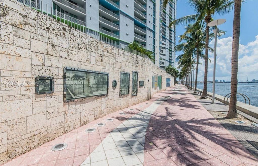 325 S Biscayne Blvd , Unit 2522, Miami, FL 33131 Photo