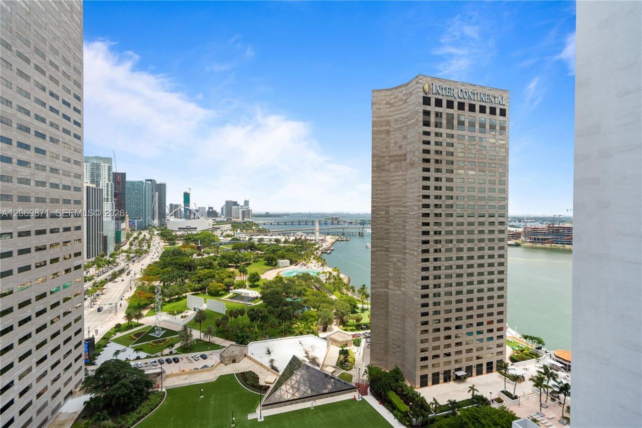 325 S Biscayne Blvd , Unit 2522, Miami, FL 33131 Photo