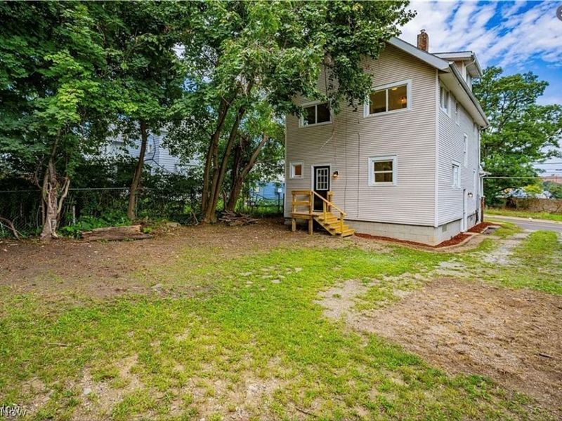 616 Rhodes Avenue , Akron, OH 44307 Photo 3