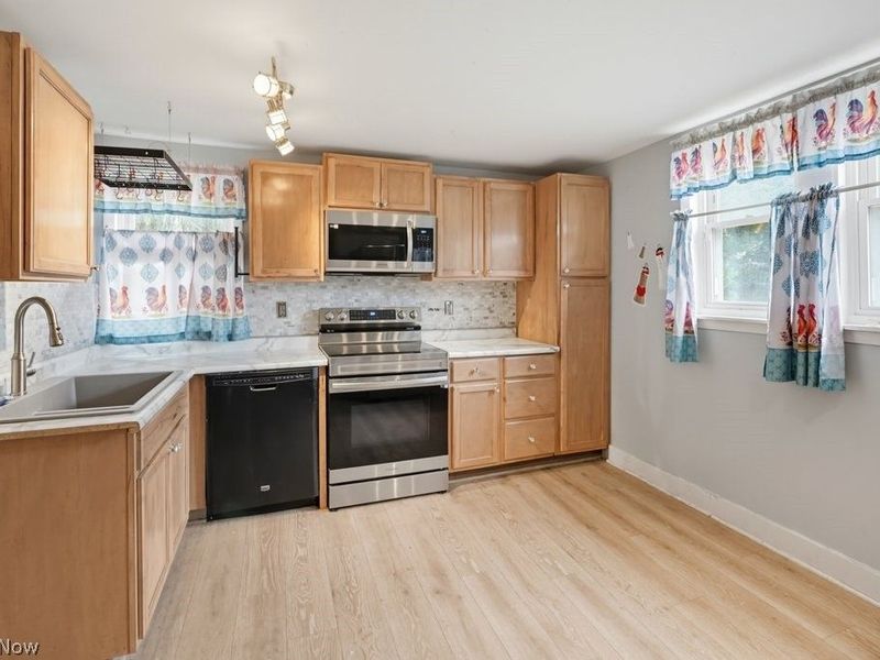 140 N Walnut Street, Ravenna, OH 44266 Photo 13