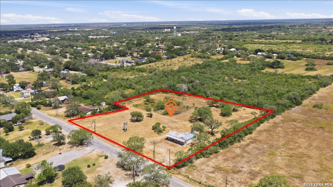 1507 Middle Rd, George West, TX 78022 Main Photo