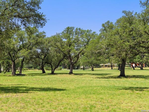 118 CRESTVIEW DR, Johnson City, TX 78636