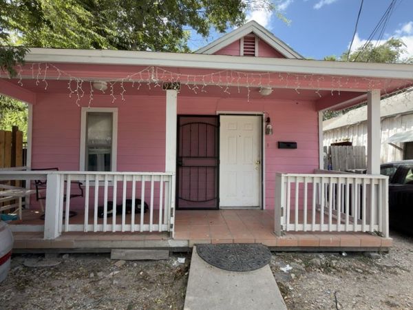 940 W ASHBY PL, San Antonio, TX 78212