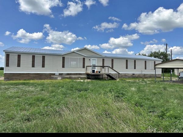 1667 COUNTY ROAD 345, Knippa, TX 78870