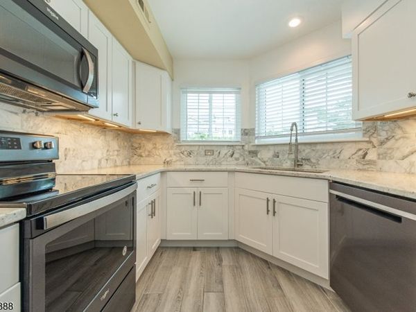 8 Ashley Court, Bedminster, NJ 07921