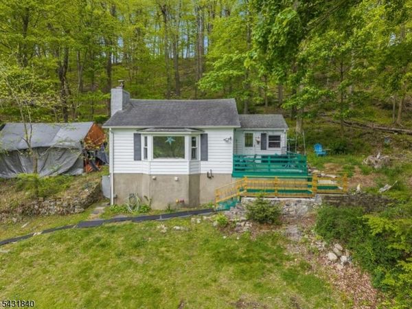 32 Hoffmans Crossing Rd., Lebanon, NJ 07830