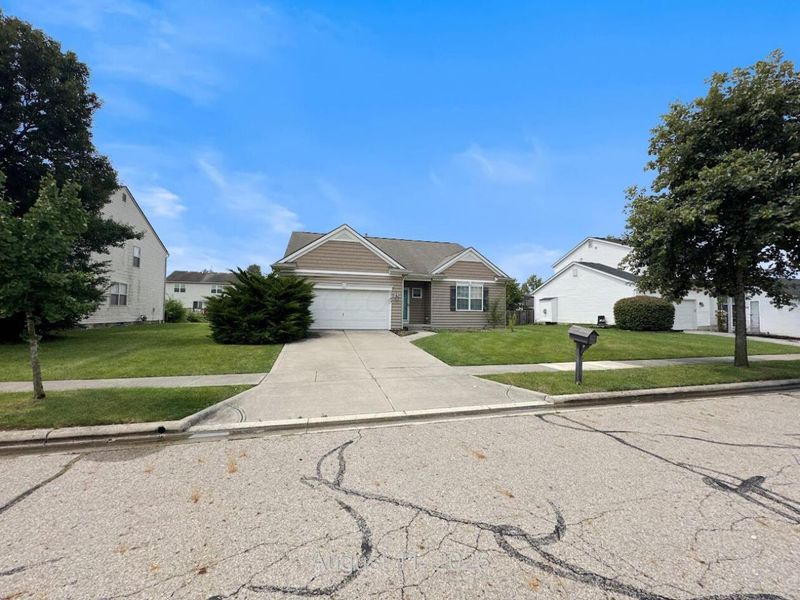 5743 Cedar Lawn Drive, Groveport, OH 43125 Photo 1