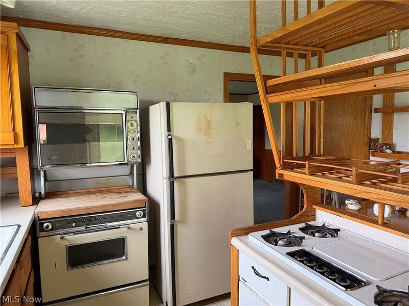 6727 Girdle Road, West Farmington, OH 44491 Photo 4