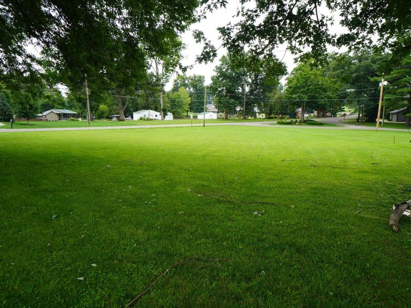 1102 W Lakeshore SE, Hebron, OH 43025 Photo 3