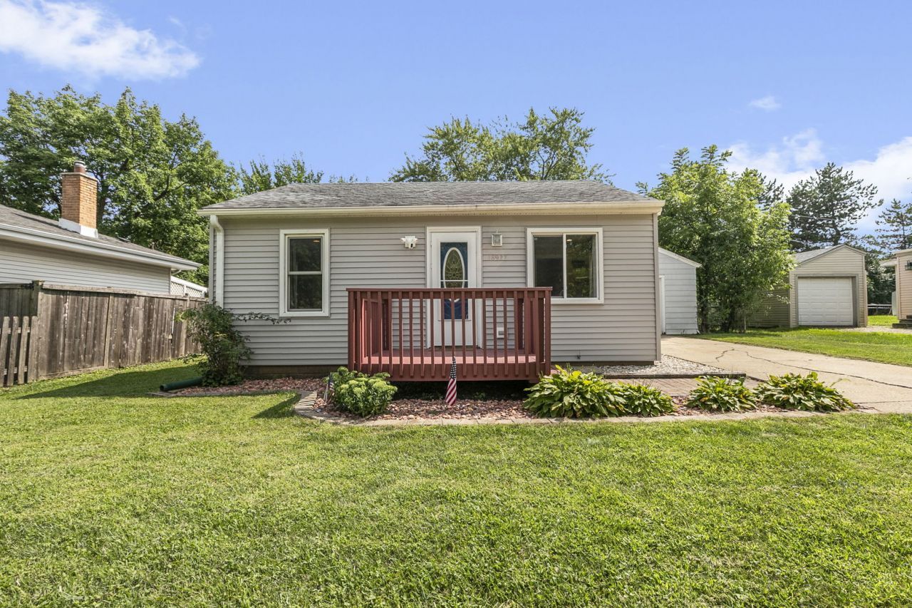 18927 W Old Plank Road, Grayslake, IL 60030 Main Photo