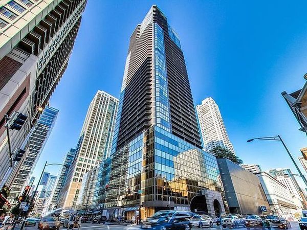 10 E Ontario Street , Chicago, IL 60611