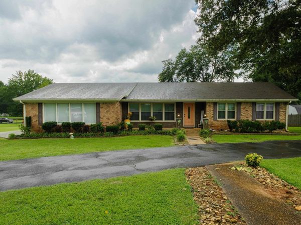 158 Duncan Dr, Russellville, AL 35654