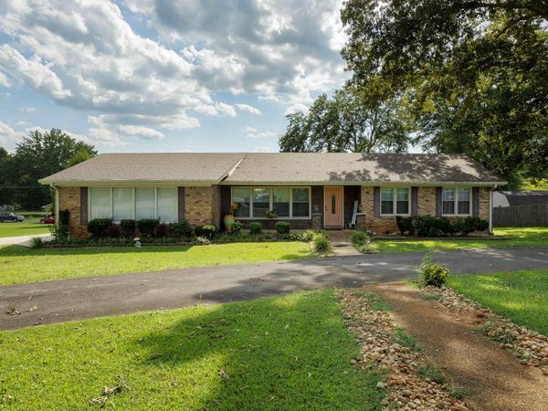 158 Duncan Dr, Russellville, AL 35654