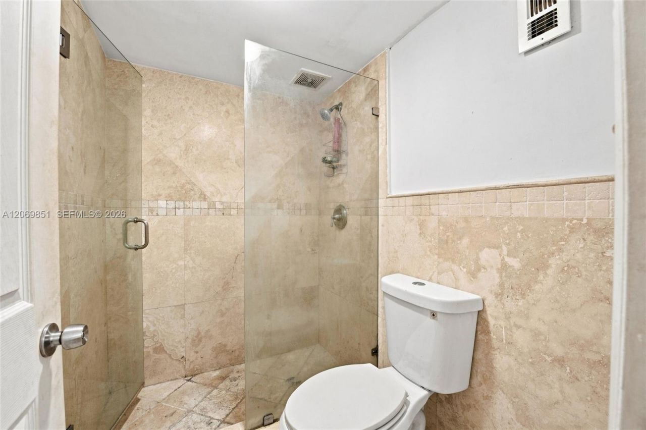 661 NE 195th St , Unit 104, Miami, FL 33179 Photo