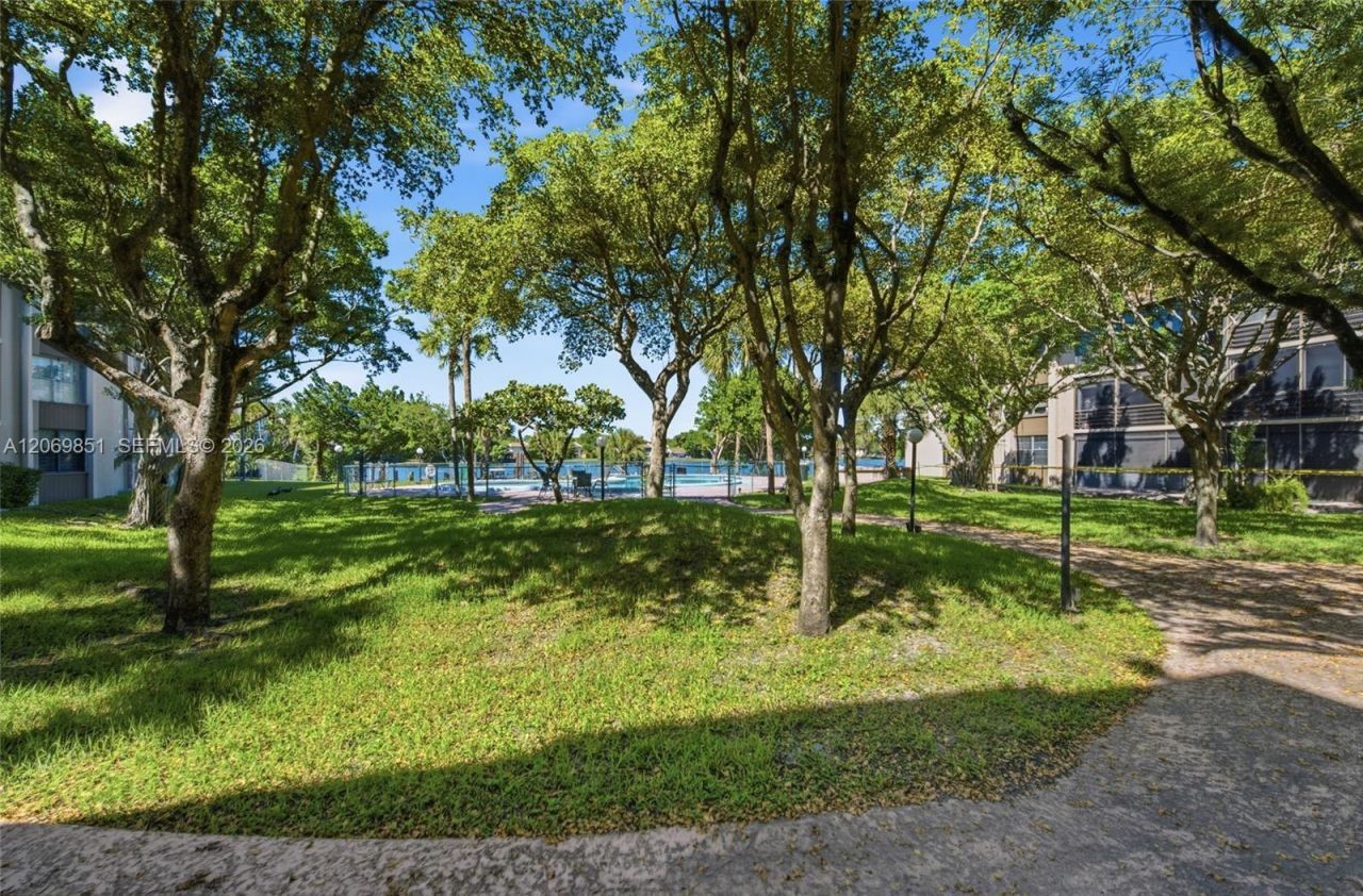 661 NE 195th St , Unit 104, Miami, FL 33179 Photo