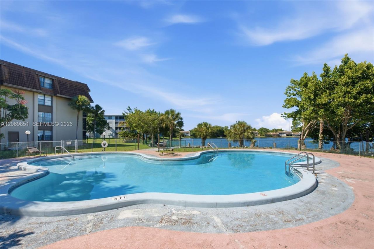 661 NE 195th St , Unit 104, Miami, FL 33179 Photo