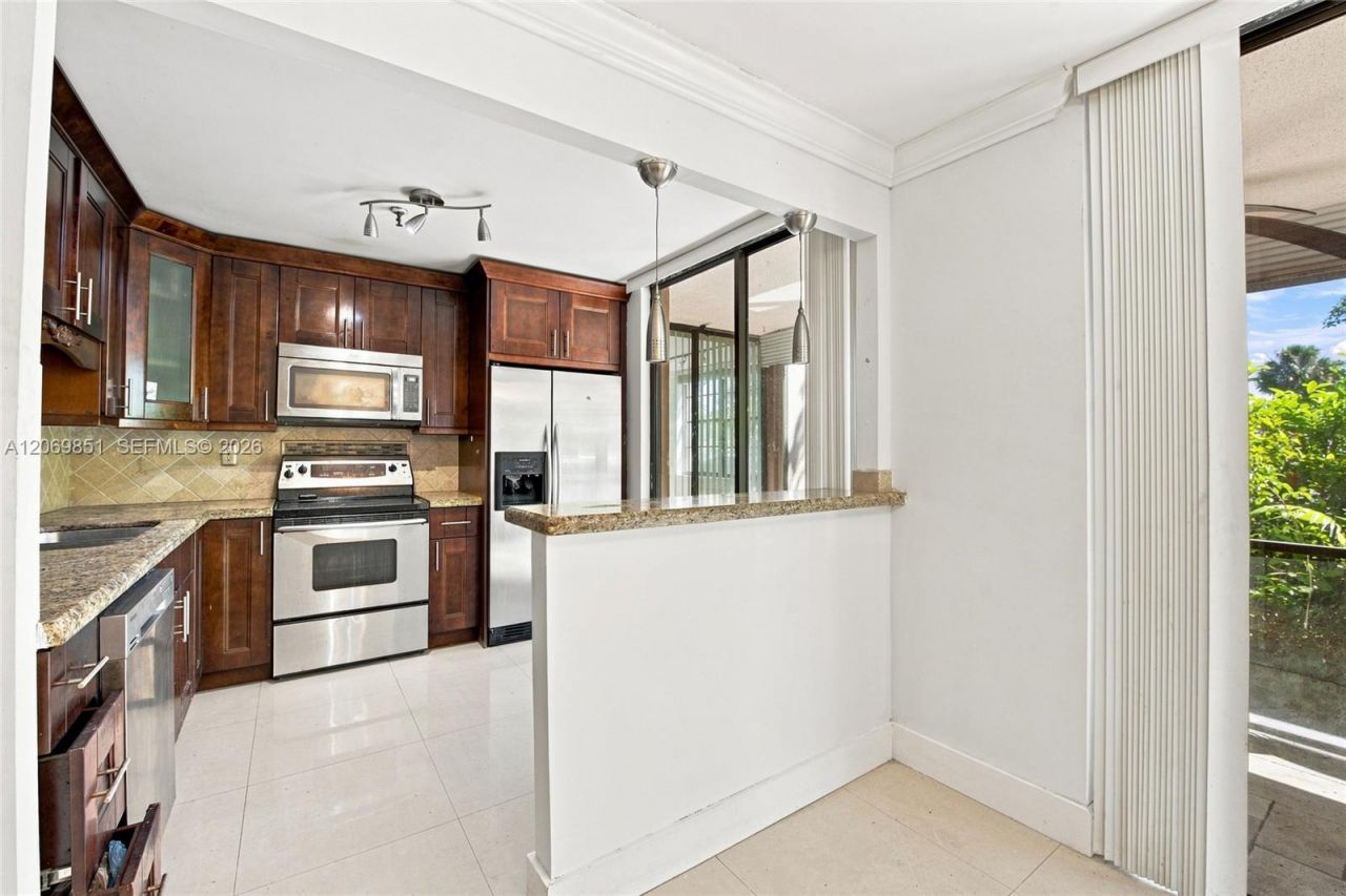 661 NE 195th St , Unit 104, Miami, FL 33179 Photo